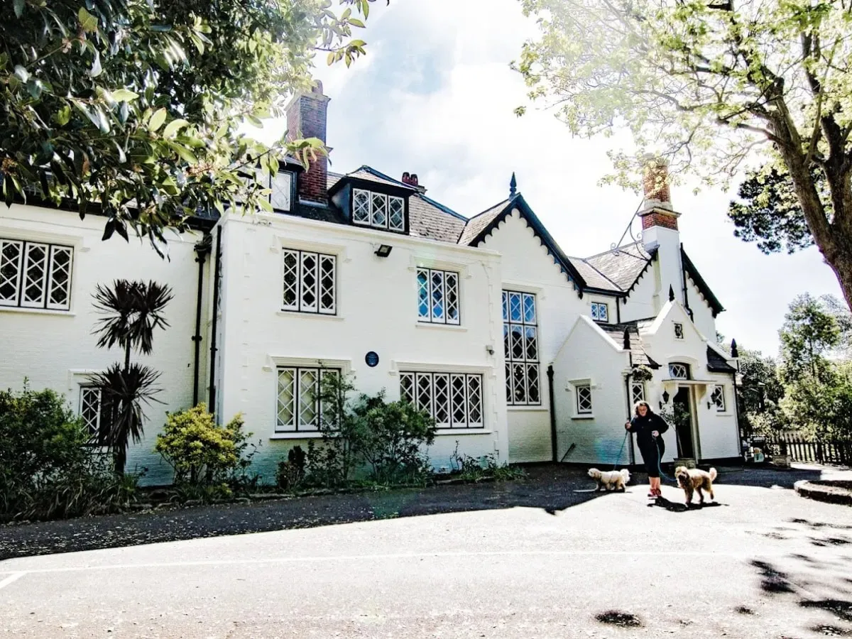 Where to Stay in Lee-on-the-Solent