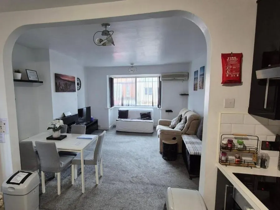 Seaside Flat on the High Street
